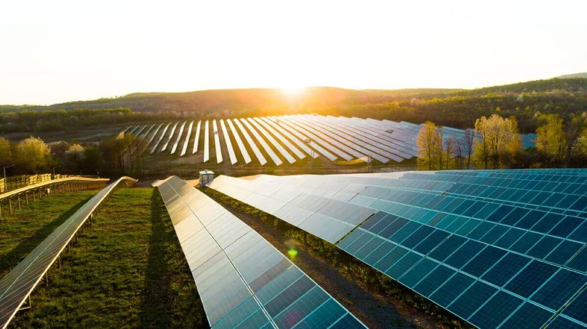 La revolución de la energía solar concentrada y su potencial en la generación de energía limpia y sostenible.
